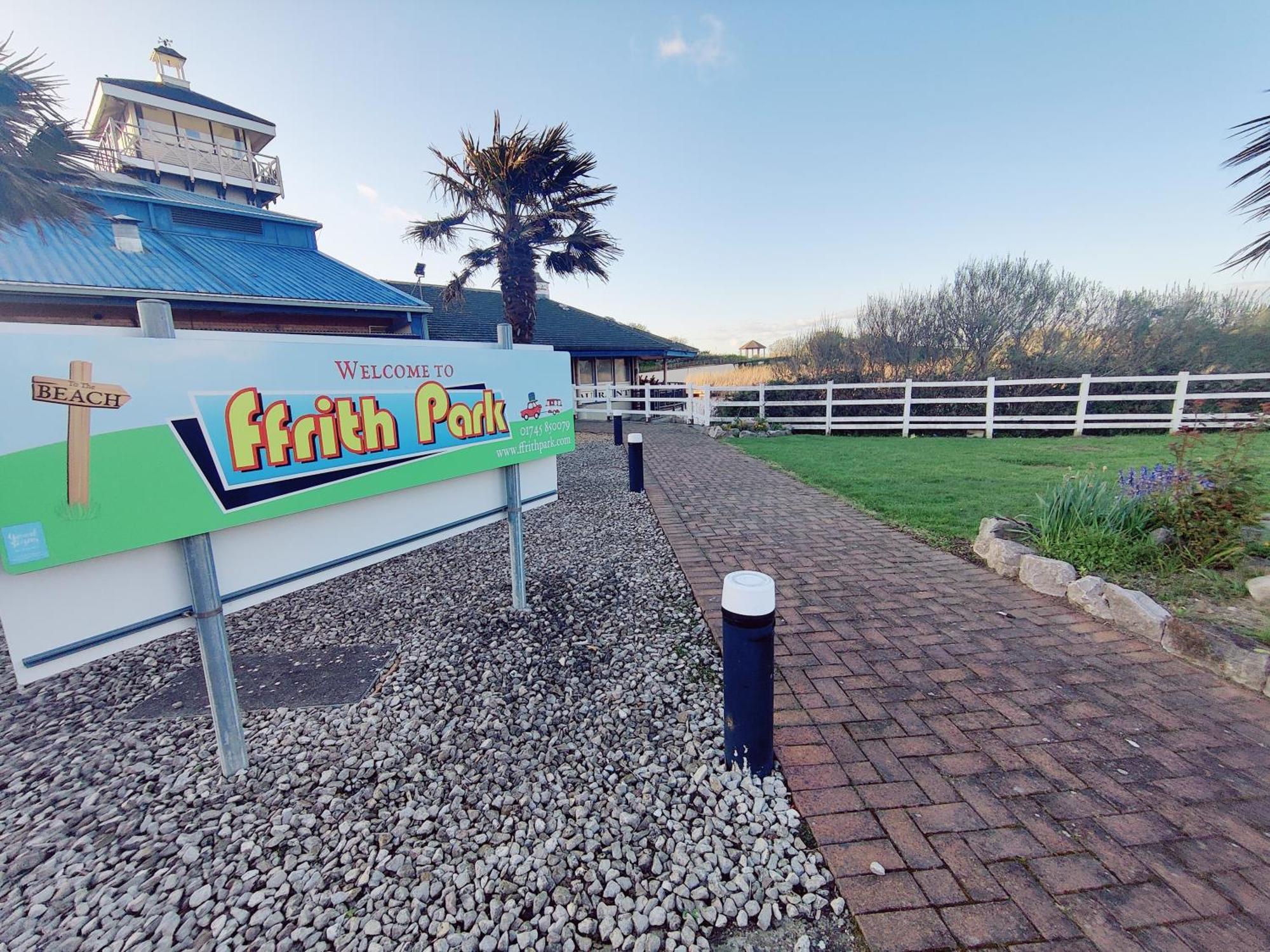 Coastal Bungalow Prestatyn Bagian luar foto
